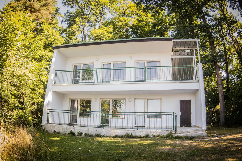 Hotel Yacht Club Bezdrev Hluboká nad Vltavou Exterior foto