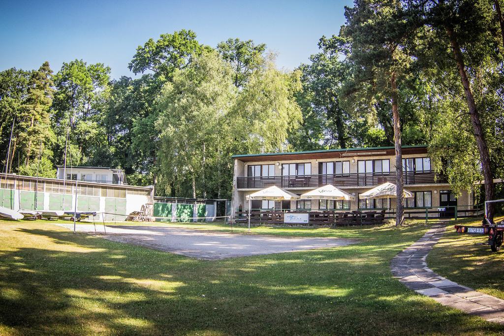 Hotel Yacht Club Bezdrev Hluboká nad Vltavou Exterior foto